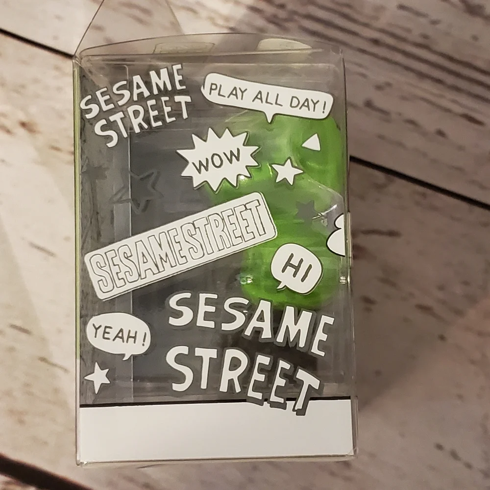 Sesame Street X Wet 'n Wild makeup sponge and case Oscar the Grouch